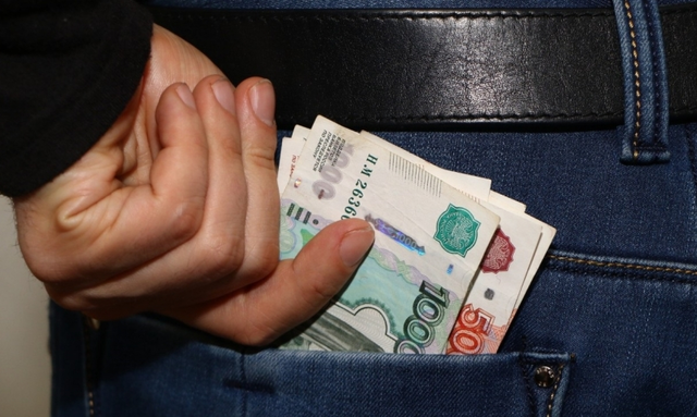 В Ижевске опера подозревают в мелких кражах денег у коллеги