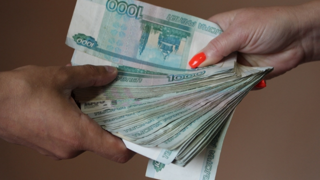Бывшего топ-менеджера «Ростеха» обвинили во взятках почти на 70 миллионов рублей