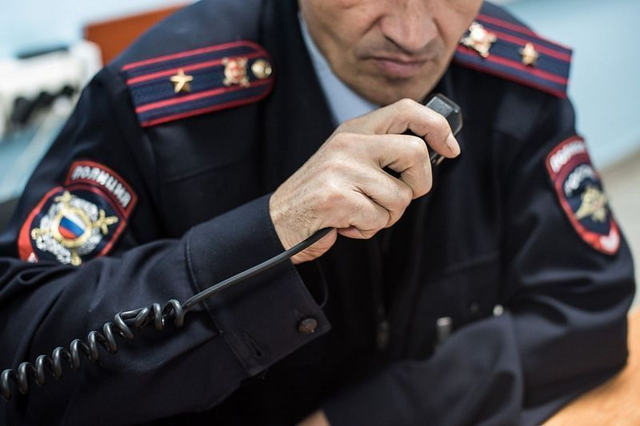 Россиянин на дне рождении угрожал ножом трехлетнему сыну и оскорблял полицейских