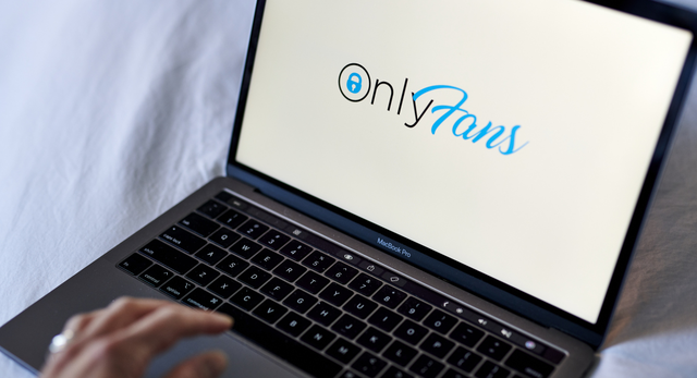 Владелец OnlyFans заработал почти полмиллиарда долларов за два года