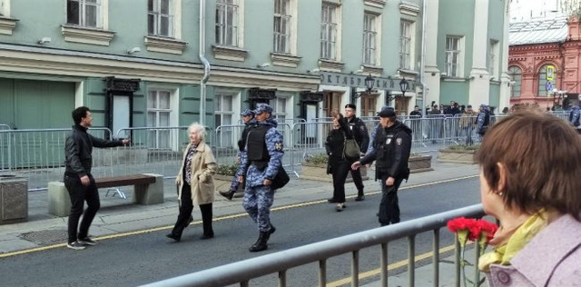 В очереди на прощание с Горбачевым задержали несколько человек