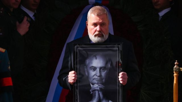 Что убитая горем дочь положила в шикарный гроб Михаила Горбачева