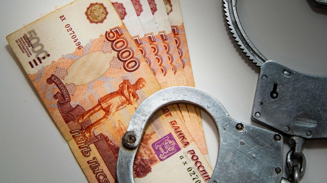 Оперативников российской таможни осудили за пятимиллионную взятку