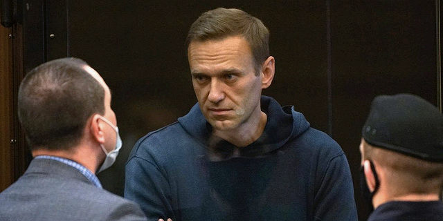 Навальный рассказал о решении колонии проверять его переписку с адвокатами
