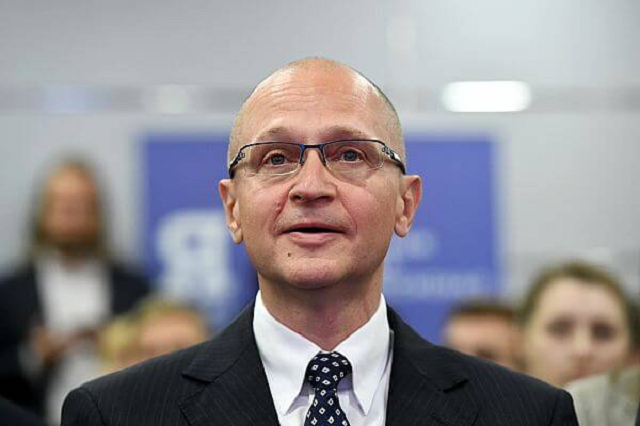 Всем миром на "аккумулятор" Кириенко