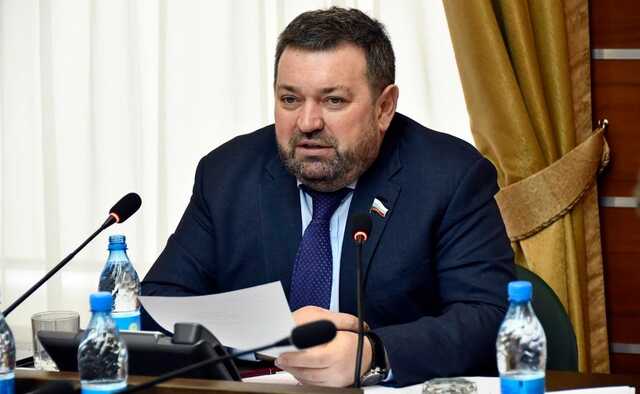 «Депутат-коррупционер» Александр Клиновский, «бюджетный вампир» Кира Корума и два гражданина Украины