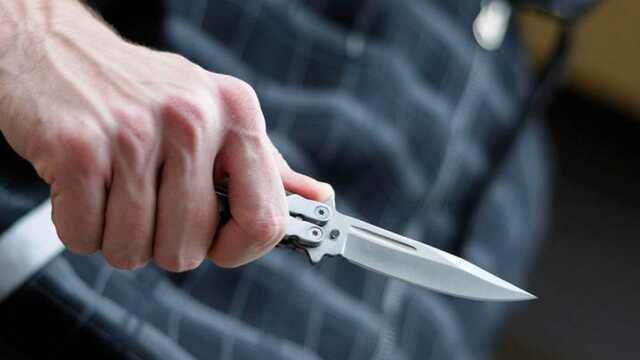 Поножовщина московском подъезде закончилась гибелью женщины и ранением мужчины