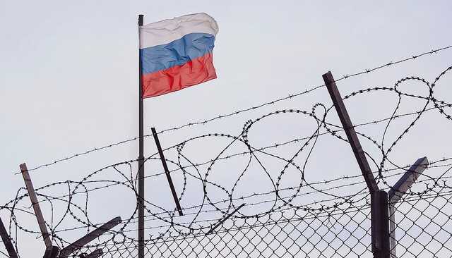 Суд на месяц уменьшил срок осужденному за фейки о ВС РФ депутату