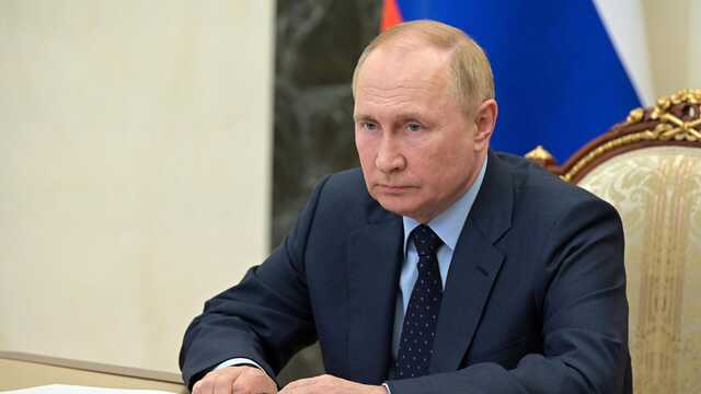 Путин призвал повременить с оценкой роли Сталина и Николая II