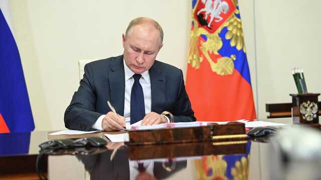 Путин подписал указ об упрощенном гражданстве заключившим контракт иностранцам