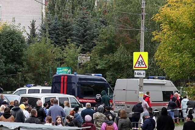 Появились кадры спасения раненных во время стрельбы в школе в Ижевске