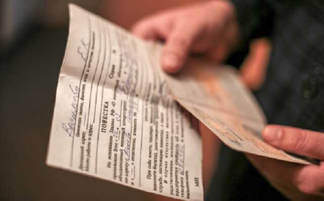 В Петербурге оппозиционеру вручили повестку во время публичных слушаний