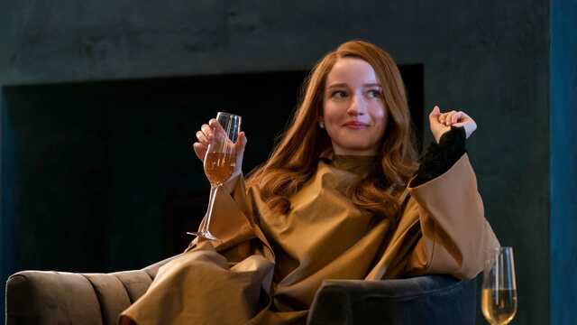 Анна Делви, известная мошенница из сериала "Изобретая Анну", вышла на свободу