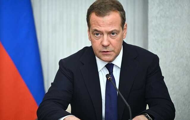 Медведев (с ошибкой) комментирует заявления НАТО