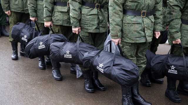В России в рамках мобилизации начали выдавать повестки на улицах в подъездах