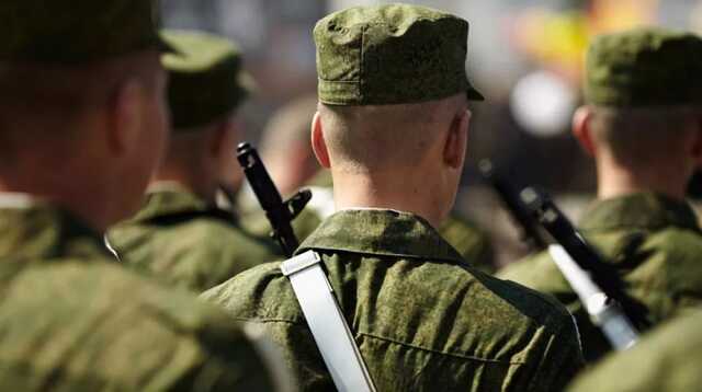 Власти Петербурга назвали законным вручение повесток жителям на выходе из дома
