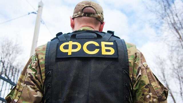 ФСБ задержала залившего краской плакаты с фото военных врача