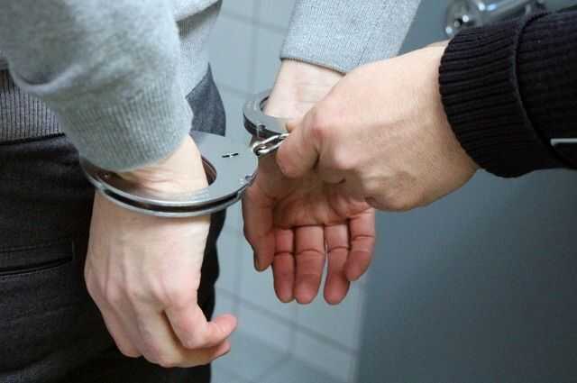 Российские полицейские задержали в аэропорту находившегося в розыске иностранца