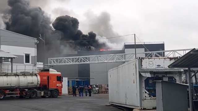 В Подмосковье площадь пожара на складе на территории "Ногинск-Технопарк" составила 4,8 тыс.кв.м