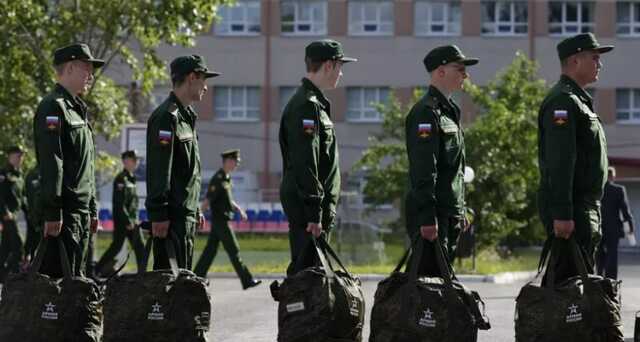 Россиянам ответят на вопросы об осеннем призыве по телефону 122