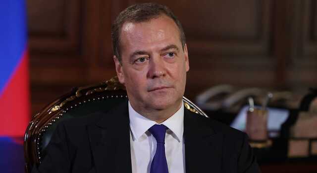 Медведев оценил покинувших страну россиян