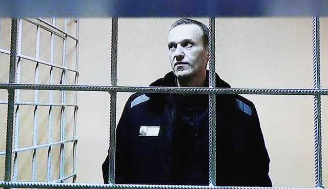 Навального перевели в помещение камерного типа