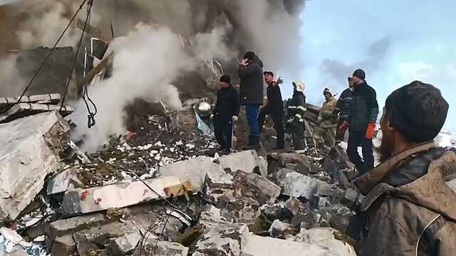 В пострадавшем от взрыва доме на Сахалине заблокирован соседний к обрушившемуся подъезд