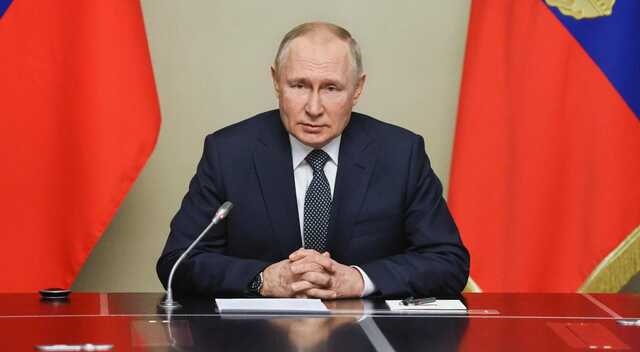 Путин призвал «сдирать с чиновников» в военкоматах корку безразличия