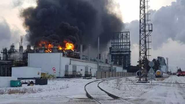 В Ангарске загорелось предприятие по переработке нефти
