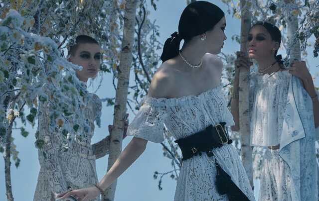 Dior обвинили в скрытой рекламе России после рекламы рождественской коллекции