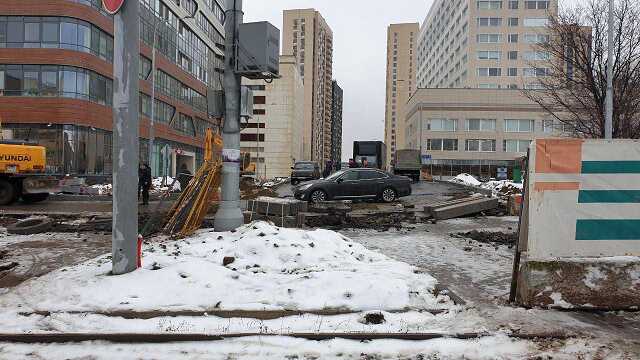 Жилье бизнес-класса от застройщика-банкрота Донстрой: жителям ЖК "Символ" перекрыли подъезд к домам