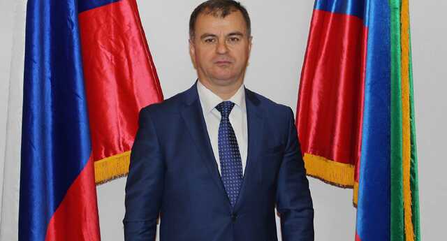Осман Махачев продавал кресло