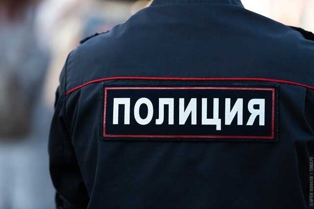 Пьяный дебошир ударил российского полицейского по лицу