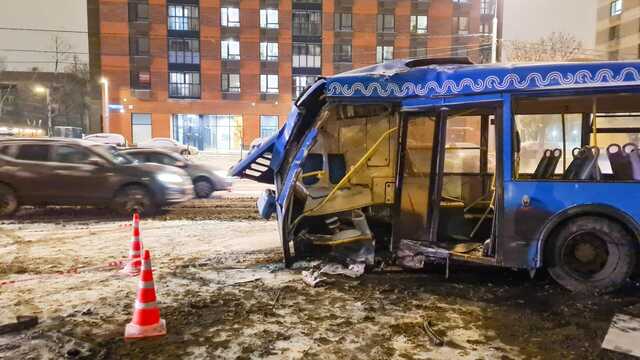 В ДТП с пассажирским автобусом в Москве пострадали 14 человек