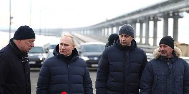 Путин в сопровождении Хуснуллина осмотрел Крымский мост