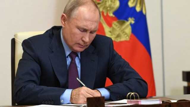 Путин подписал закон о запрете ЛГБТ-пропаганды