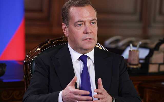 Медведев назвал главу Латвии недопрезидентом марионеточного государства