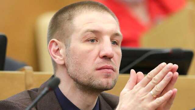 Депутат-единорос и бывший боксер Пирог отказался оплачивать счет в ресторане