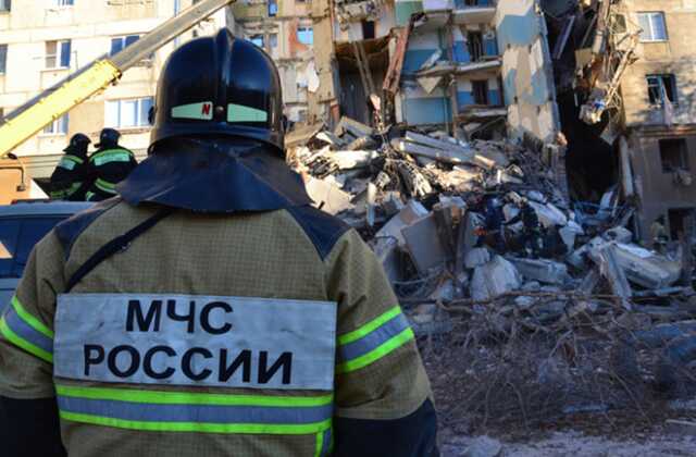 Десять человек пострадали при обрушении строительных лесов в Подмосковье