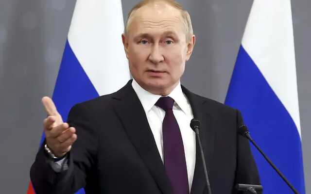 Путин поручил включить в учебники материалы о геноциде советского народа
