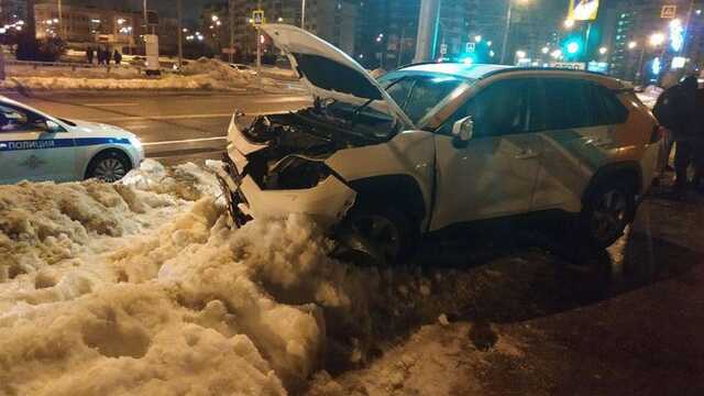 На юго-западе Москвы водитель на каршеринге устроил аварию и сбежал с места ДТП