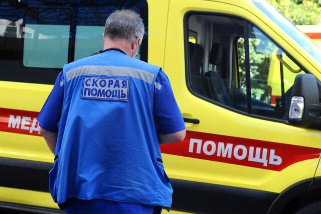 Пьяная россиянка попыталась проломить голову фельдшера скорой помощи о стену