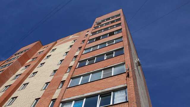 Мертвую россиянку нашли под окнами десятиэтажного дома