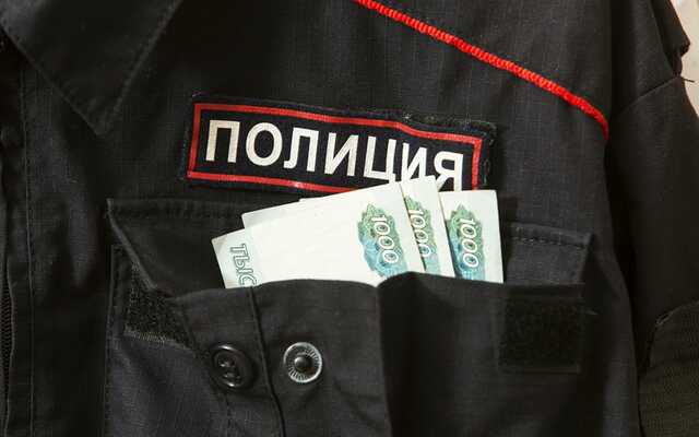 Бывшего российского полицейского осудили на 9,5 года за взятку от водителя