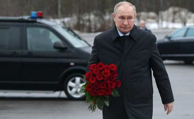 Путин возложил цветы к «Рубежному камню» к 80-летию прорыва блокады Ленинграда