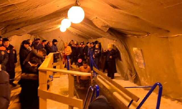 В Якутске во время Крещенских купаний женщинам запретили смотреть на главу республики Николаева