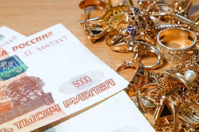 Десятки золотых крестиков почти на 666 тысяч украли из ломбарда в подмосковной Балашихе