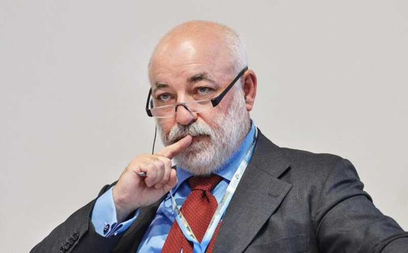 Россиянин и британец пытались спрятать от санкций яхту Вексельберга