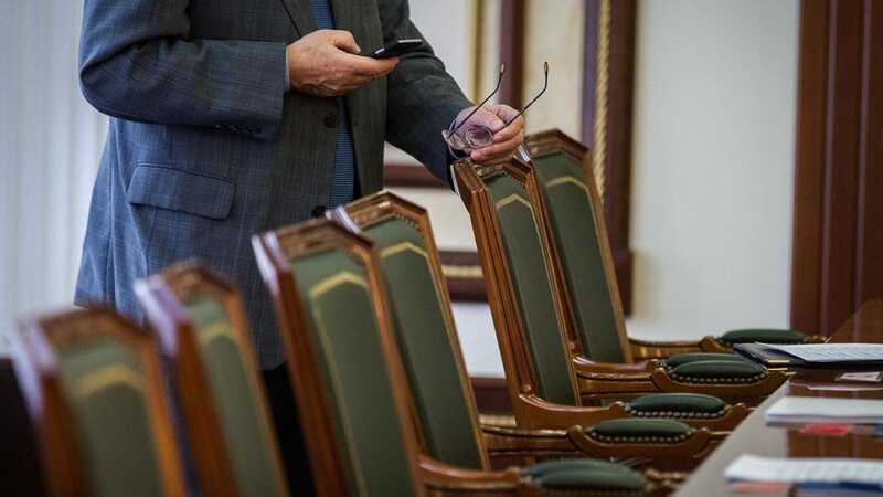 Стратегический запас страны делят между собой друзья Путина