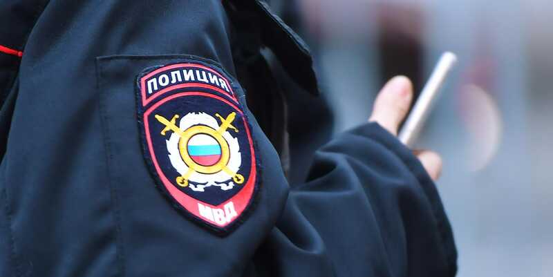 Жительница Лондона обвинила курских полицейских в работе на НАТО